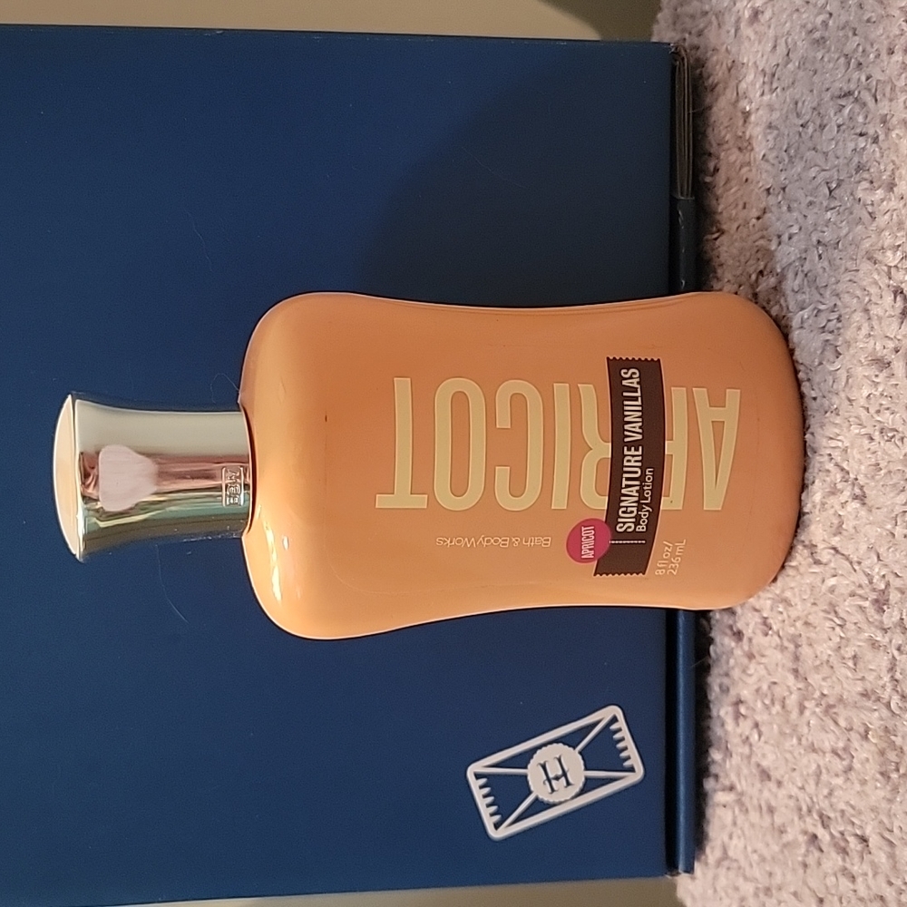 BBW Signature Vanillas Apricot body lotion